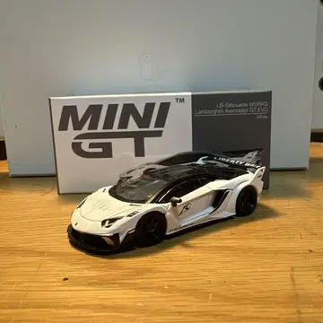 MINI GT 람보르기니 벤타도르 화이트