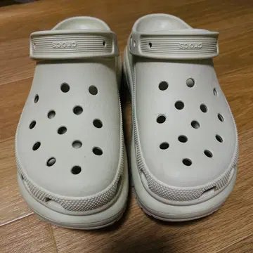 Crocs 화이트 클로그 샌들