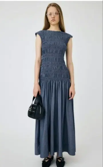 이번 시즌 새상품급 MOUSSY 다크 블루 셔링 원피스