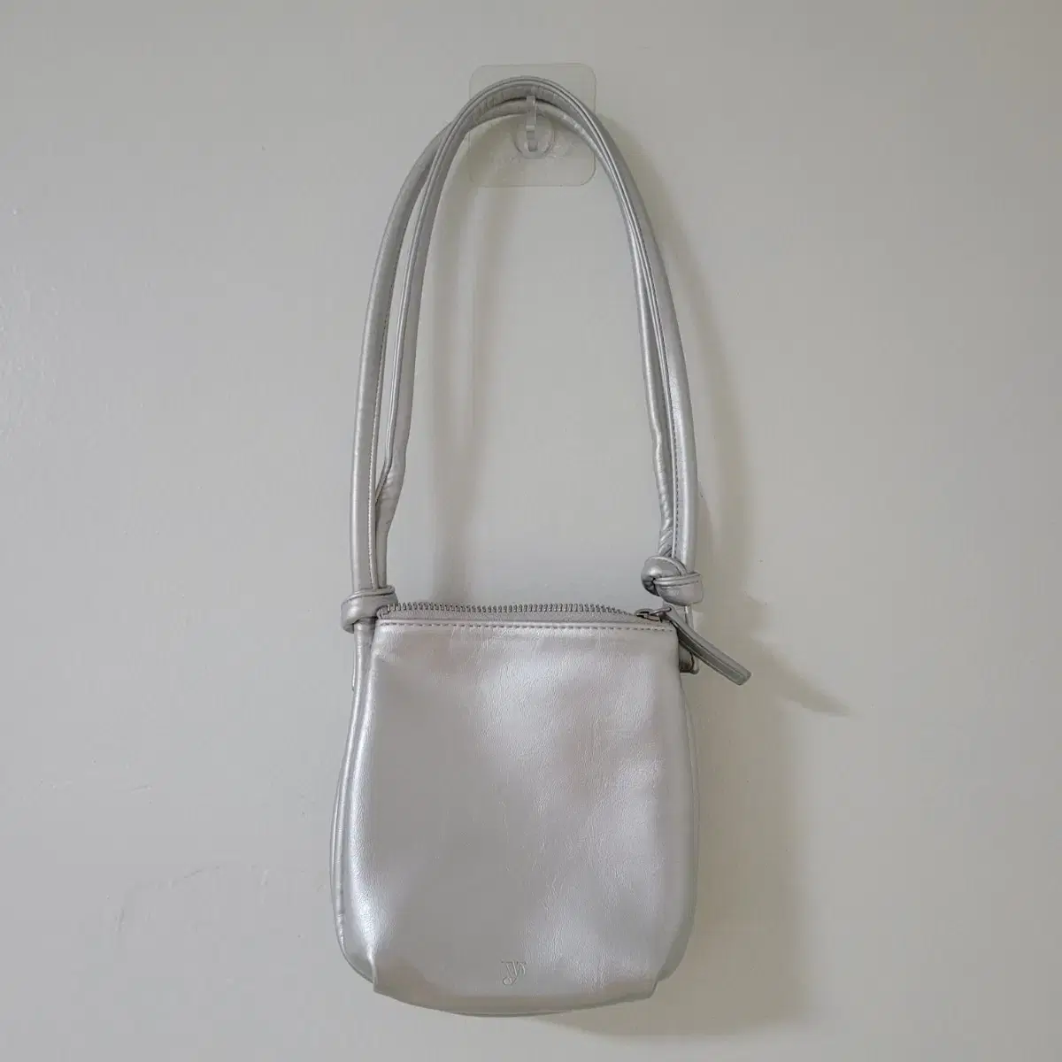 YEOMIM☆TWICEサナ着用mini layered bag (silver) YEO MIM mini layered silver bag (silver) on Bunjang Global Site.