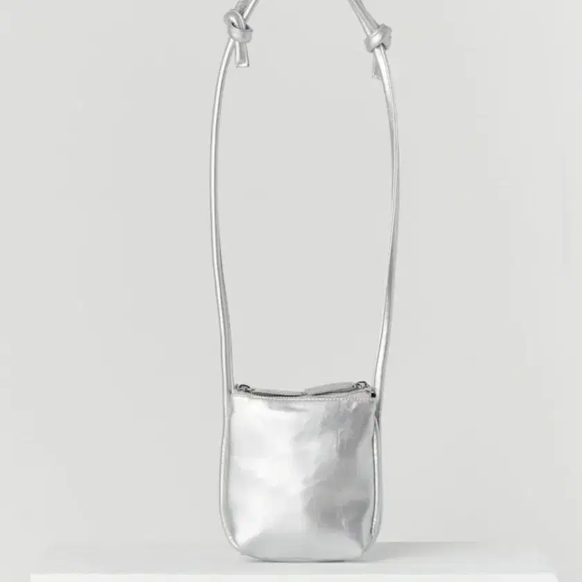 YEOMIM☆TWICEサナ着用mini layered bag (silver) YEO MIM mini layered silver bag (silver) on Bunjang Global Site.