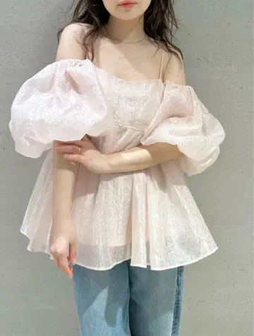 LILY BROWN 3way 시어 자카드 페플럼 블라우스