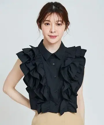 트란테안 손 드 모드 크롭 프릴 셔츠