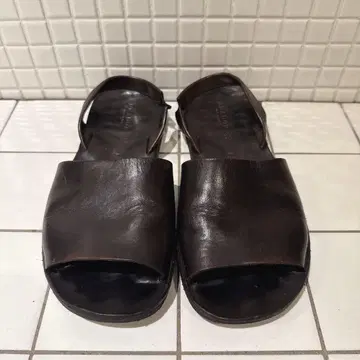 브라 인형 샌들 가죽