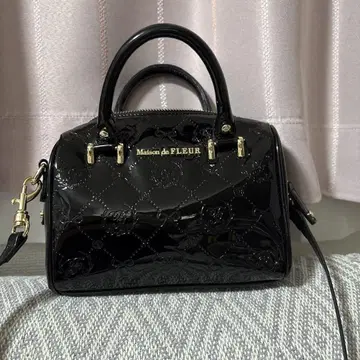 가격 인하! Maison de FLEUR 블랙 숄더백