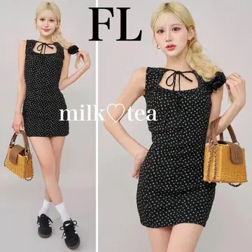 택 포함 새상품 다리치 프론트 오픈 플로럴 미니 원피스 블랙 FL