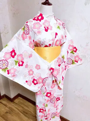꽃무늬 유카타와 옐로우 컬러 오비