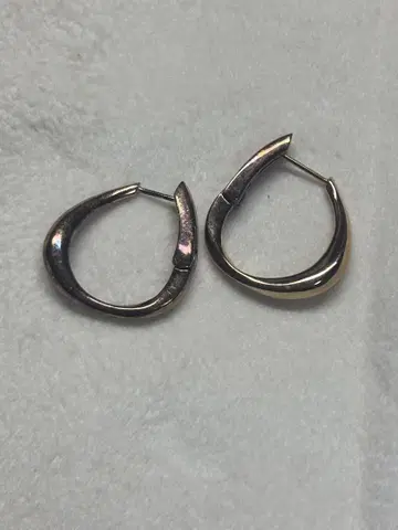 ete 허그 귀걸이