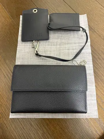 BARNEYS NEW YORK 블랙 프래그먼트 케이스