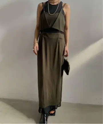 MEDI DOUBLE DETAIL LONG TOP 카키 S 사이즈