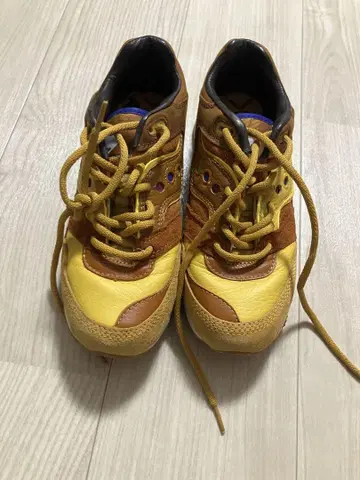 saucony 스니커즈 옐로우 컬러 유니섹스