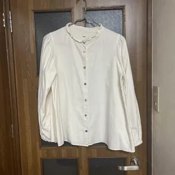 Parkes 아이보리 프릴 옷깃 셔츠