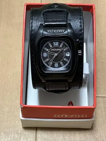 Nixon 블랙 러버 벨트 시계