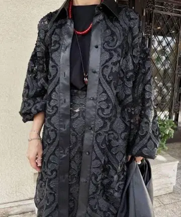 FAKE LEATHER EMBROIDERY SHIRT 블랙