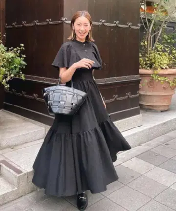 rienda 플레어 슬리브 페인트 플라워 원피스