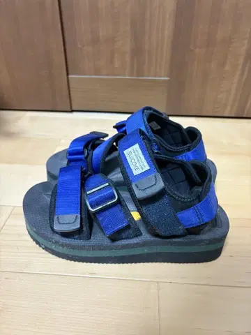 SUICOKE 샌들