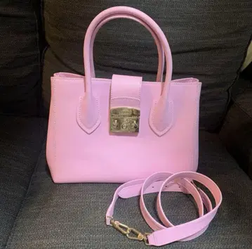 FURLA 핑크 핸드백 탈부착 가능한 스트랩 포함
