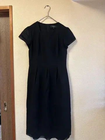 MKF2 블랙 반팔 플레어 드레스 38