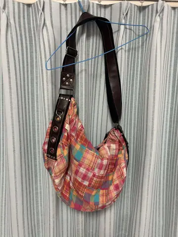 체크 무늬 컬러풀 숄더 백