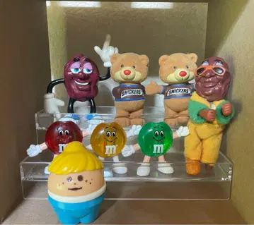 아메토이 스니커즈 캘리포니아 레이즌 M&M's 피규어 묶음 판매