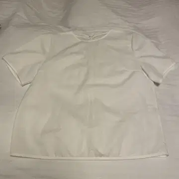 르 쉘 블루 어깨가 파인 백 슬릿 셔츠 풀오버 반팔 화이트 화이트