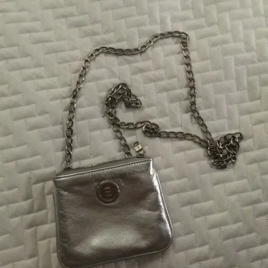 MINITMUTE | 미닛뮤트 minute Mute Keyring M SILVER LOGO