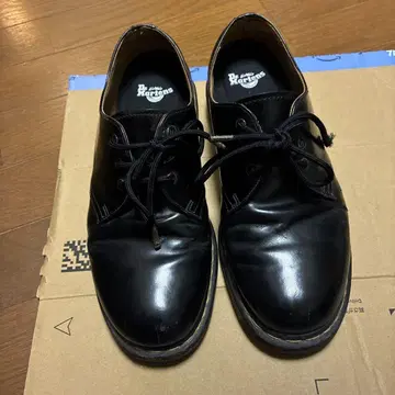 Dr. Martens 블랙 레이스업 슈즈