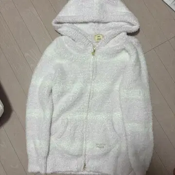 gelatopique 후드 부착 화이트 룸웨어