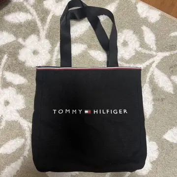 타미힐피거 토트백 블랙