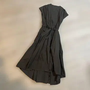 SIMPLICITE 다크 그레이 슬리브리스 롱 원피스