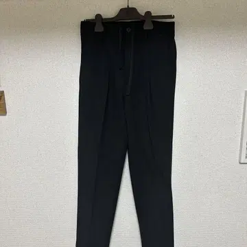 유니클로 턱이 있는 슬림 팬츠