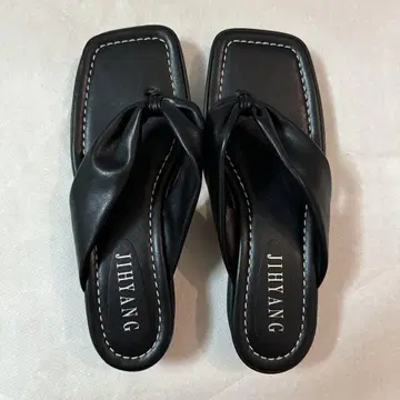 JIHYANG 블랙 샌들 M