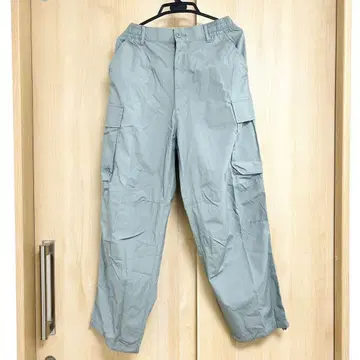 적게 사용한 유니클로 와이드 핏 카고 팬츠 M 사이즈 53 그린