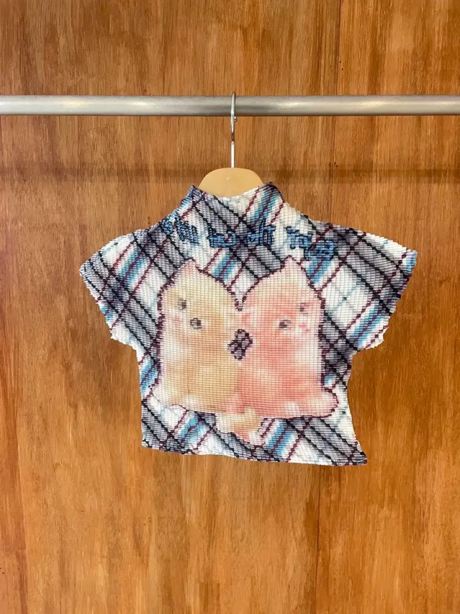 FayE Checkered Body Baby Kitten Print Cropped Pleated Top