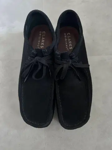 CLARKS 블랙 모카신 스웨이드