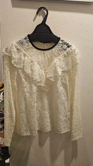 질스튜어트 JILLSTUART 블라우스
