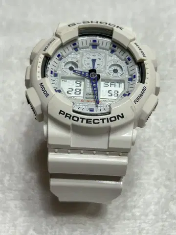 G-SHOCK 화이트 디지털 시계