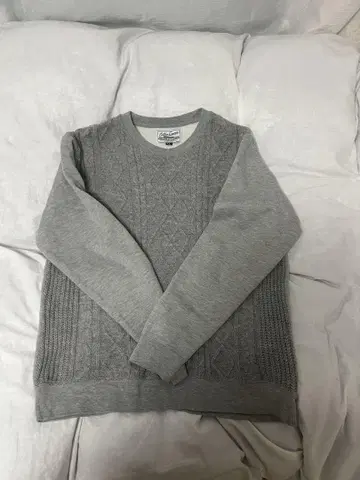 그레이 케이블 짜임 긴팔 니트
