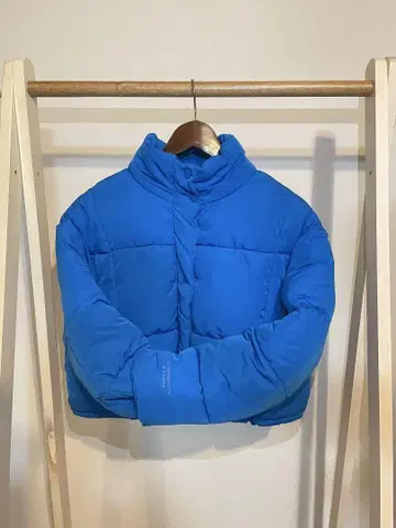 Bershka 파랑 숏 기장 다운 자켓