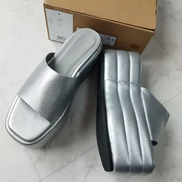 컨디션 최상 미사용급 AMAIL 아메일 통굽 샌들 실버 L