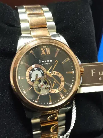 새상품급 Furbo 풀보 디자인 손목시계 F4003BKPG 실버