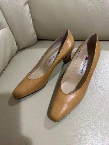 긴자 카네마츠 펌프스 23.5cm 베이지 계열