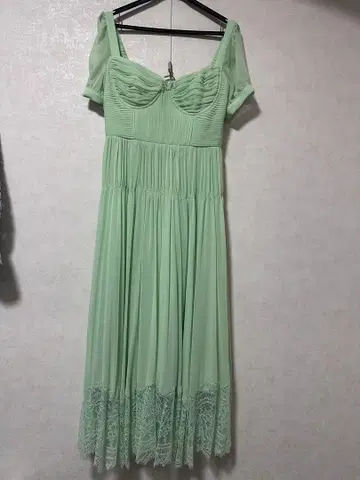 셀프 포트레이트 드레스