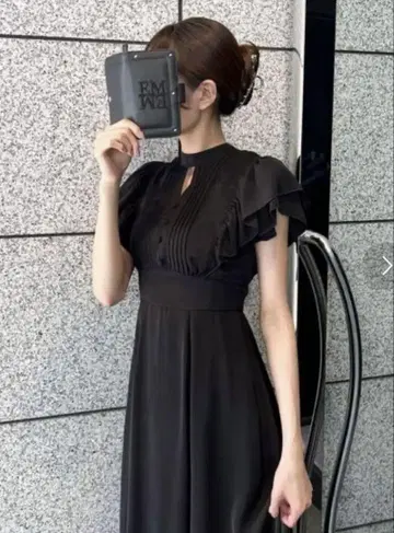 EATME 백 리본 핀턱 원피스