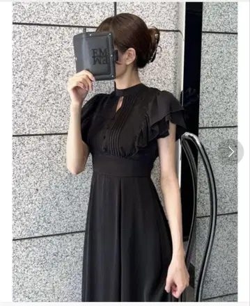 EATME 백 리본 핀턱 원피스