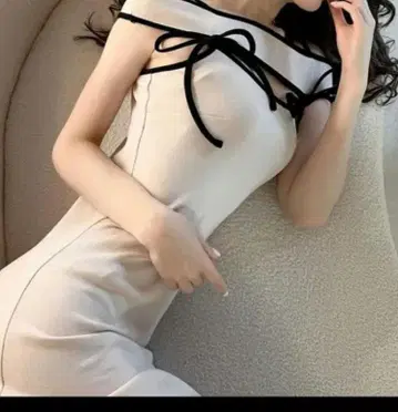 다리치 파이핑 리본 컷 아웃 롱 원피스