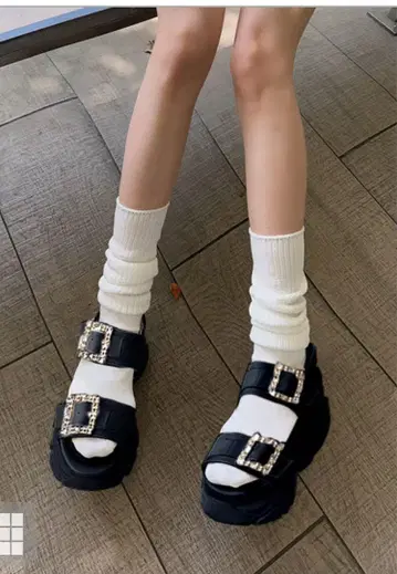 비쥬 버클 통굽 샌들