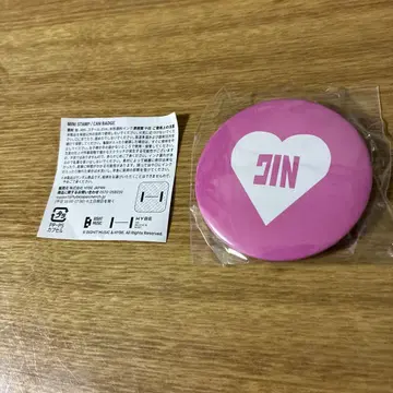JIN 하트형 캔뱃지 핑크