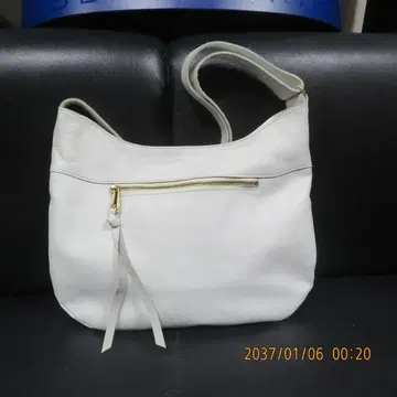 REGALO 숄더백 화이트 레어템