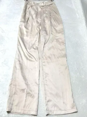 안티로자 와이드 팬츠 크림색 장식 벨트 새틴